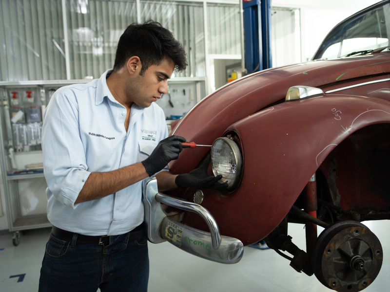 Illustration for article titled Volkswagen Restores Woman's Beloved Beetle She's Had For 52 Years